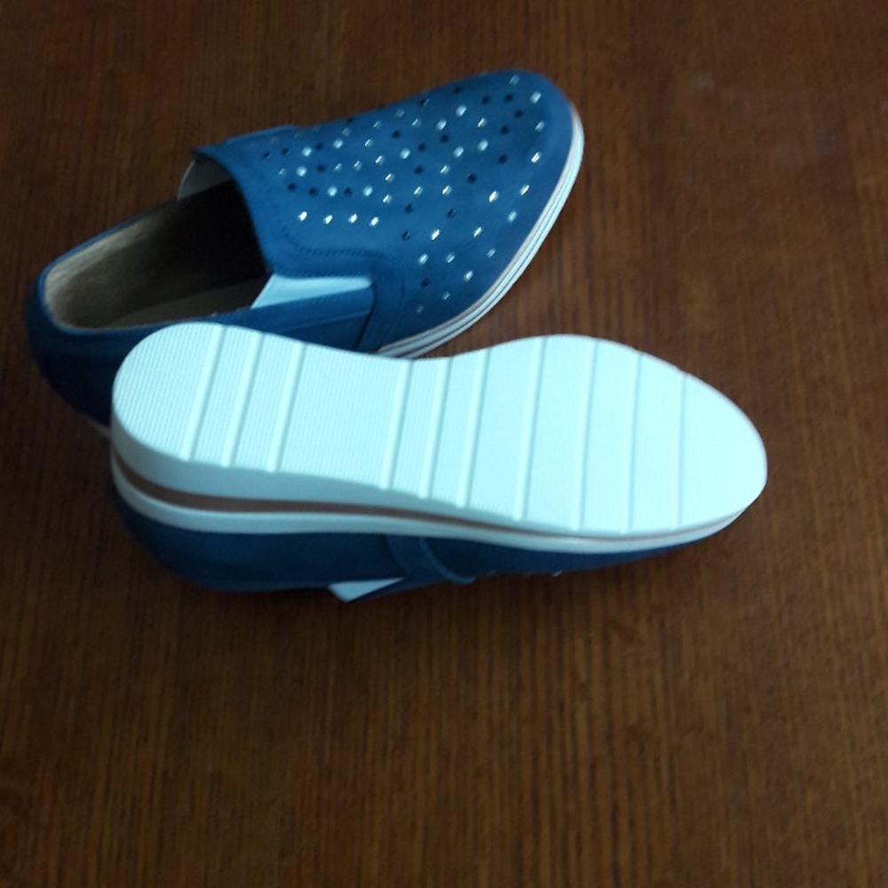Wedge shoe sz 6 1/2 - Picture 4 of 4